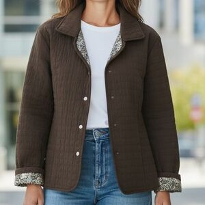 Lightly Quilted Brown Jacket w/ snaps Briggs New York. Machine washable.